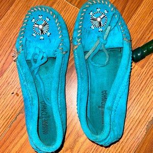 Minnetonka kids shoes size 5.5